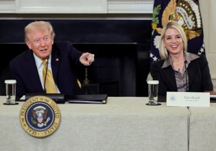 Τι δήλωσε ο Μαρκ Έπσταϊν για Τραμπ και Τζέφρι – Κι όμως τα αρχεία μπορούν ακόμα να λογοκριθούν [βίντεο]