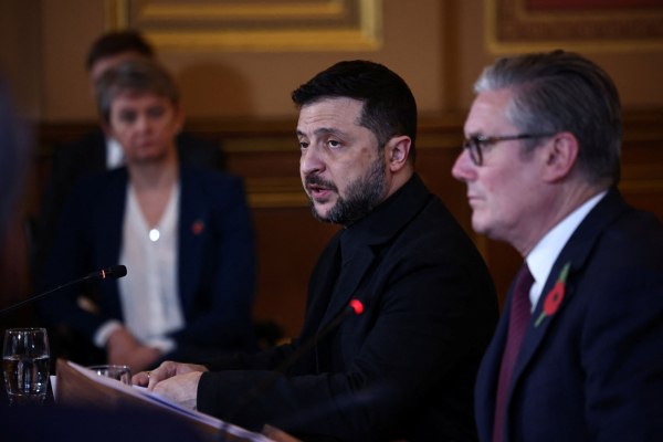 Ζελένσκι: Επικοινωνία με τους ηγέτες Γερμανίας, Γαλλίας και Βρετανίας για το σχέδιο Τραμπ