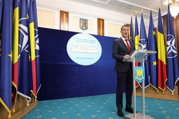 Παραιτήθηκε ο υπουργός Άμυνας της Ρουμανίας – Παραδέχθηκε ψευδείς πληροφορίες στο βιογραφικό του