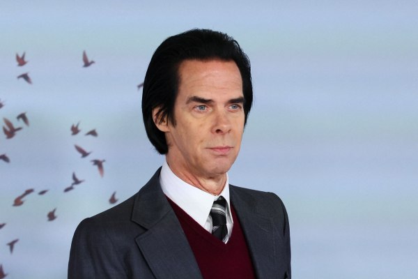 Ο Νικ Κέιβ βρήκε την «απόλυτη ευτυχία» ένα ξημέρωμα, πλάι στη λίμνη, ακούγοντας πάπιες και το νέο άλμπουμ των Geese