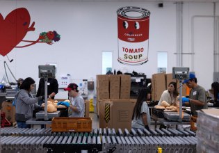 ΗΠΑ: Στο μισό κόβει η κυβέρνηση Τραμπ την επισιτιστική βοήθεια στους πολίτες της ελέω shutdown