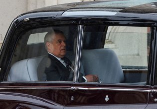 Βρετανία: Έξω από το παλάτι αλλά όχι χωρίς χρήματα – Πόσα θα παίρνει από τον Κάρολο ο πρώην πρίγκιπας Άντριου