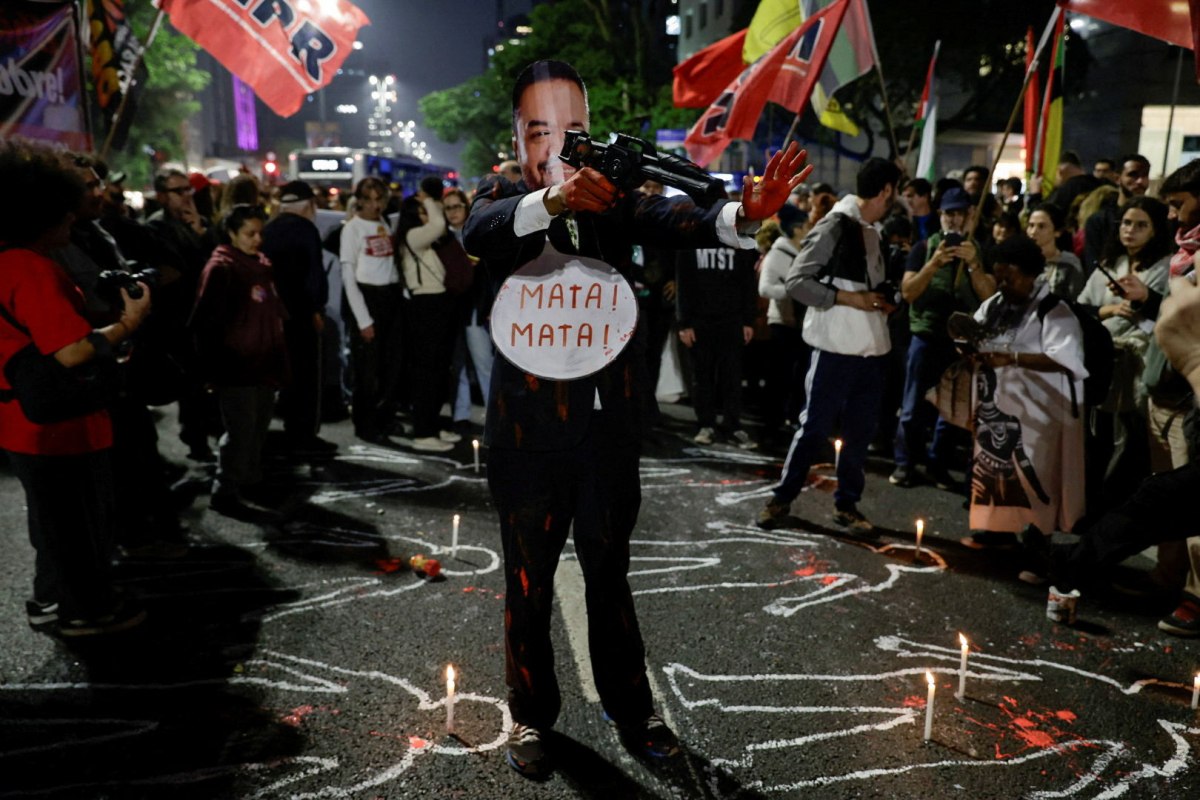 Διαδηλωτές ζητούν την παραίτηση του κυβερνήτη του Ρίο ντε Τζανέιρο μετά από αιματηρή έφοδο της αστυνομίας