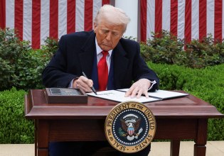 Ο Τραμπ απειλεί να εισβάλει στη Νιγηρία «αν δεν σταματήσουν οι σφαγές χριστιανών»