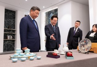 Σι Τζινπίνγκ: Έγινε πρωτοσέλιδο επειδή αστειεύτηκε – Το viral χωρατό του για την κινεζική κατασκοπεία [βίντεο]