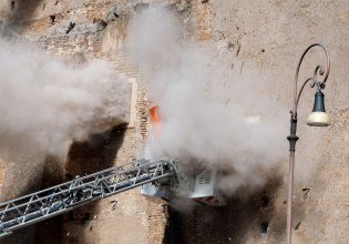 H Ρωσία εκτοξεύει πυρά προς την Ιταλία με αφορμή την κατάρρευση πύργου στη Ρώμη που κόστισε τη ζωή σε έναν εργάτη