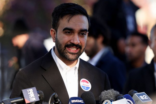 Νέα Υόρκη: Τρεις κεντρικοί υποψήφιοι, τρεις διαφορετικοί κόσμοι σε μια μάχη για εξουσία