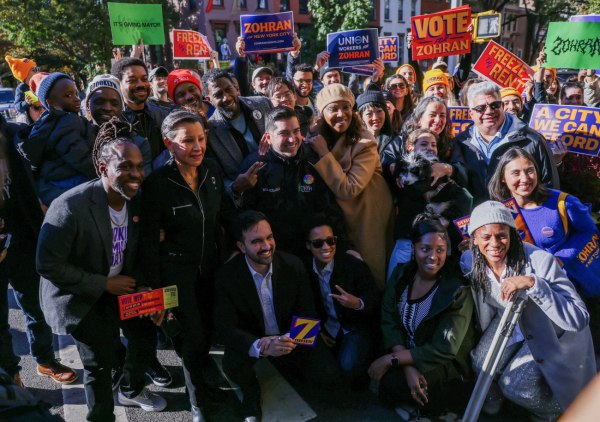 O Ζόχραν Μαμντάνι ανακηρύχθηκε νικητής στη Νέα Υόρκη – «Επόμενη και τελευταία στάση Δημαρχείο»