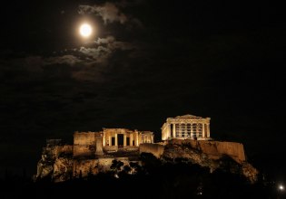 Υπερπανσέληνος Νοεμβρίου: Συγκλονιστικές εικόνες με το «φεγγάρι του κάστορα»