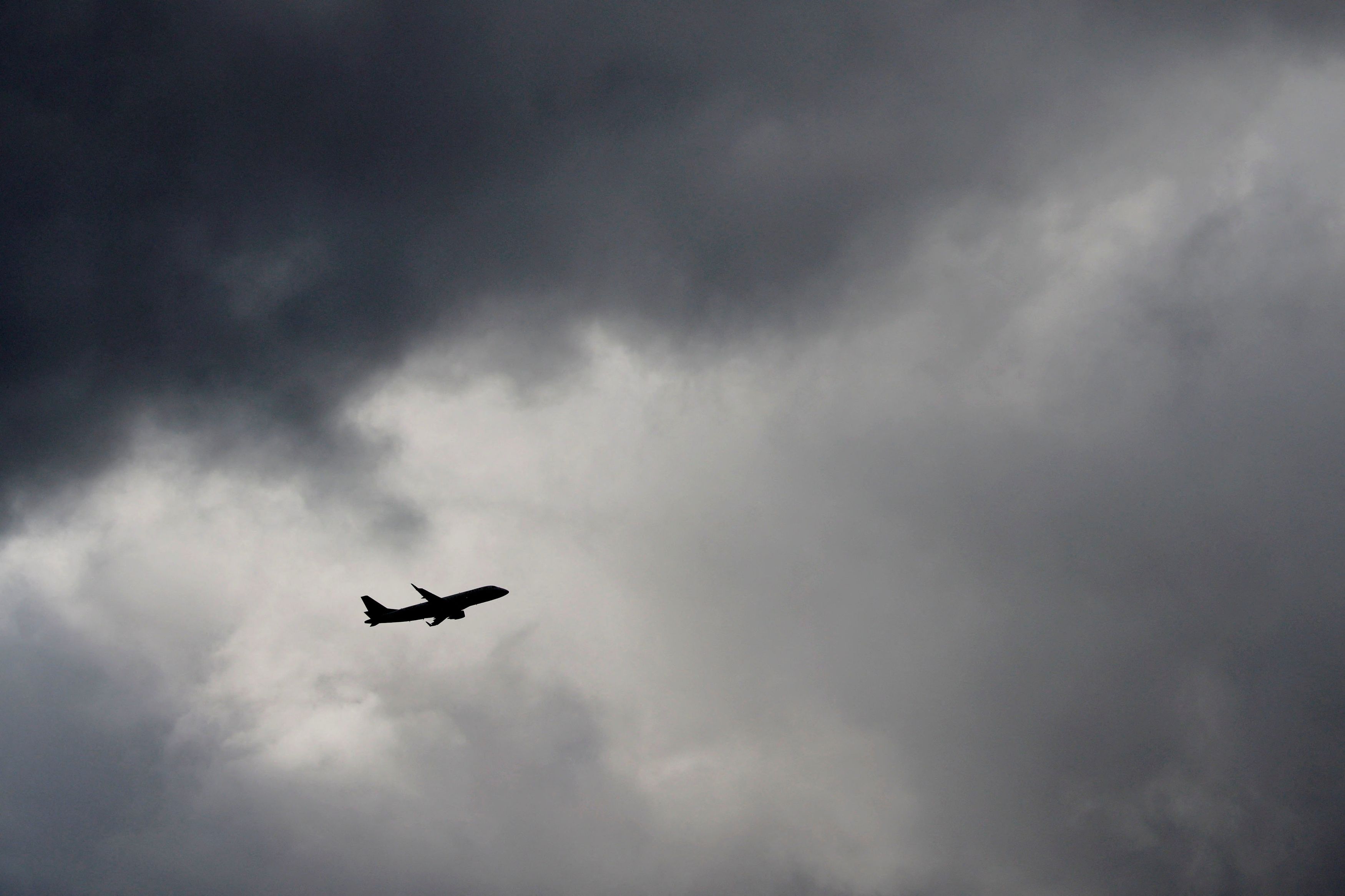 ΗΠΑ: Η United Airlines θα κόψει 4% των πτήσεών της, λόγω έλλειψης ελεγκτών εναέριας κυκλοφορίας