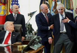 Άνδρας λιποθύμησε στον Λευκό Οίκο κατά τη διάρκεια συνέντευξης Τύπου [Βίντεο]