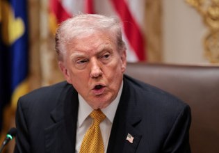 Τραμπ: Προτείνει την απευθείας αποστολή χρημάτων στους δικαιούχους, παρακάμπτοντας τις ασφαλιστικές