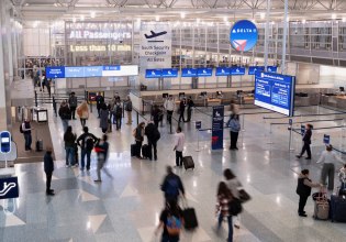 ΗΠΑ: Τεράστια προβλήματα στις αερομεταφορές λόγω shutdown – Ελεγκτές εναέριας κυκλοφορίας παραιτούνται σωρηδόν