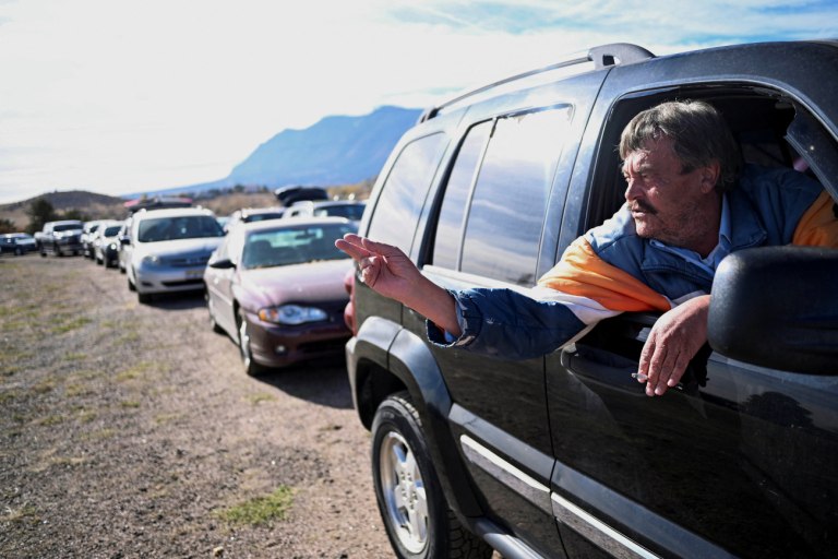 38 ημέρες χωρίς κυβέρνηση: Ουρές στις ΗΠΑ για δωρεάν τρόφιμα στο μεγαλύτερο shutdown της ιστορίας