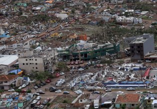 Βραζιλία: Ανατριχιαστικές εικόνες – Σάρωσε μισή πόλη ανεμοστρόβιλος στην πολιτεία Παρανά