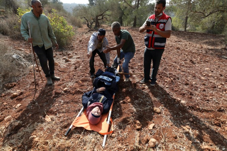 Δυτική Όχθη: Συμμορίες Ισραηλινών εποίκων επιτέθηκαν σε Παλαιστίνιους και δημοσιογράφους