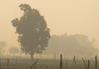 Ινδία: Στους δρόμους διαδηλωτές ζητούν λύσεις για την ατμοσφαιρική ρύπανση που πνίγει το Νέο Δελχί