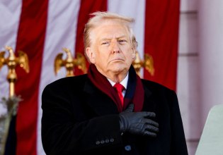 Τραμπ: Το ποσοστό αποδοκιμασίας του έχει ανέβει στο 58% – Δημοσκόπηση εν όψει των ενδιάμεσων εκλογών στις ΗΠΑ