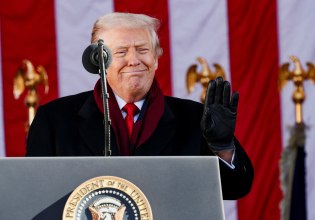 Η μάχη του Τραμπ με το BBC — Και ένας ευρύτερος πόλεμος ενάντια στα μέσα ενημέρωσης