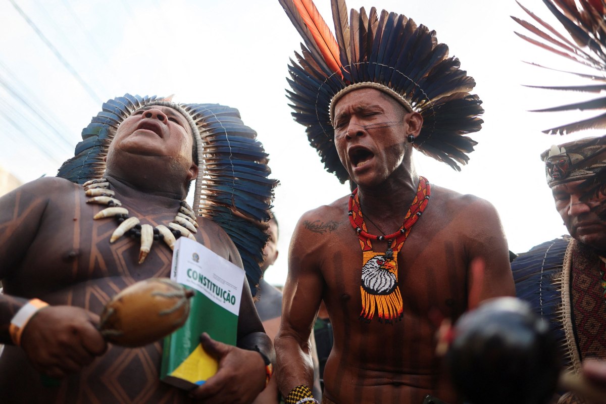 Οι αυτόχθονες του Αμαζονίου είχαν ισχυρή παρουσία στις διαδηλώσεις έξω από τη φετινή COP (Reuters)