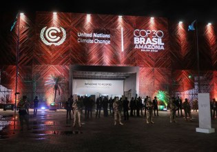 Νίκη για το λόμπι του πετρελαίου – Χωρίς αναφορά στα ορυκτά καύσιμα η συμφωνία της COP30