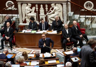 Γαλλία: Ο προϋπολογισμός αναμένεται να καταψηφιστεί στην πρώτη ψηφοφορία – Εξετάζουν ειδικό νόμο για το 2026