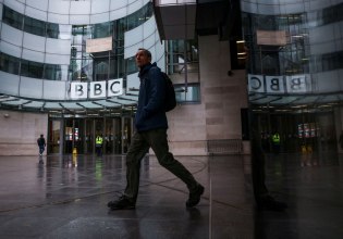 BBC: Νέα καταγγελία για μοντάζ της ομιλίας του προέδρου Ντόναλντ Τραμπ από άλλη εκπομπή, εξετάζει το κανάλι