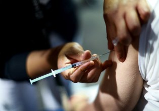 CDC: Αλλαγή πλεύσης για τη σύνδεση εμβολίων και αυτισμού – Οι πιέσεις Κένεντι