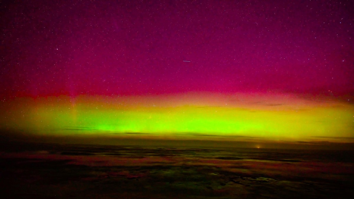 To νότιο σέλας πάνω από τη Βικτώρια της Αυστραλίας στις 12 Νοεμβρίου (San Hunter / Reuters)