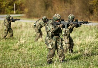 Γερμανία: Ετοιμάζεται για υποχρεωτική θητεία στον στρατό – 700.000 νέοι θα κληθούν να δηλώσουν διαθεσιμότητα