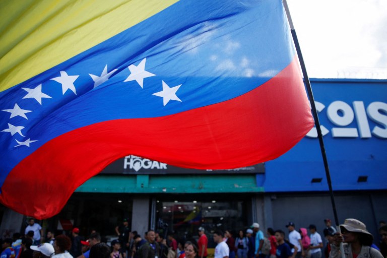 Τραμπ: Χρησιμοποιεί το «Καρτέλ των Ήλιων» που μπορεί… να μην υπάρχει για να στοχοποιήσει τη Βενεζουέλα