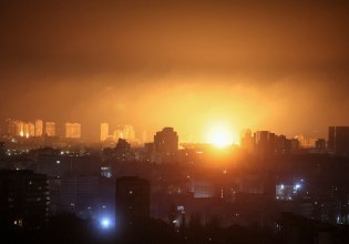 Ουκρανία: Ένας νεκρός και τουλάχιστον 15 τραυματίες από το ρωσικό σφυροκόπημα του Κιέβου