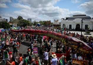 COP30: Μεγάλη διαδήλωση στη Διάσκεψη του ΟΗΕ για την Κλιματική Αλλαγή που διεξάγεται στη Βραζιλία