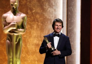 «Οι ταινίες δεν είναι αυτό που κάνω, αλλά αυτό που είμαι»: Με 35 χρόνια καθυστέρηση ο Τομ Κρουζ πήρε ένα Όσκαρ – έστω και τιμητικό