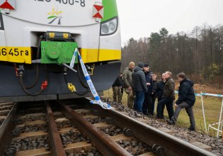 Πολωνία: Οι ρωσικές μυστικές υπηρεσίες βρίσκονται πιθανόν πίσω από την έκρηξη σε σιδηροδρομική γραμμή