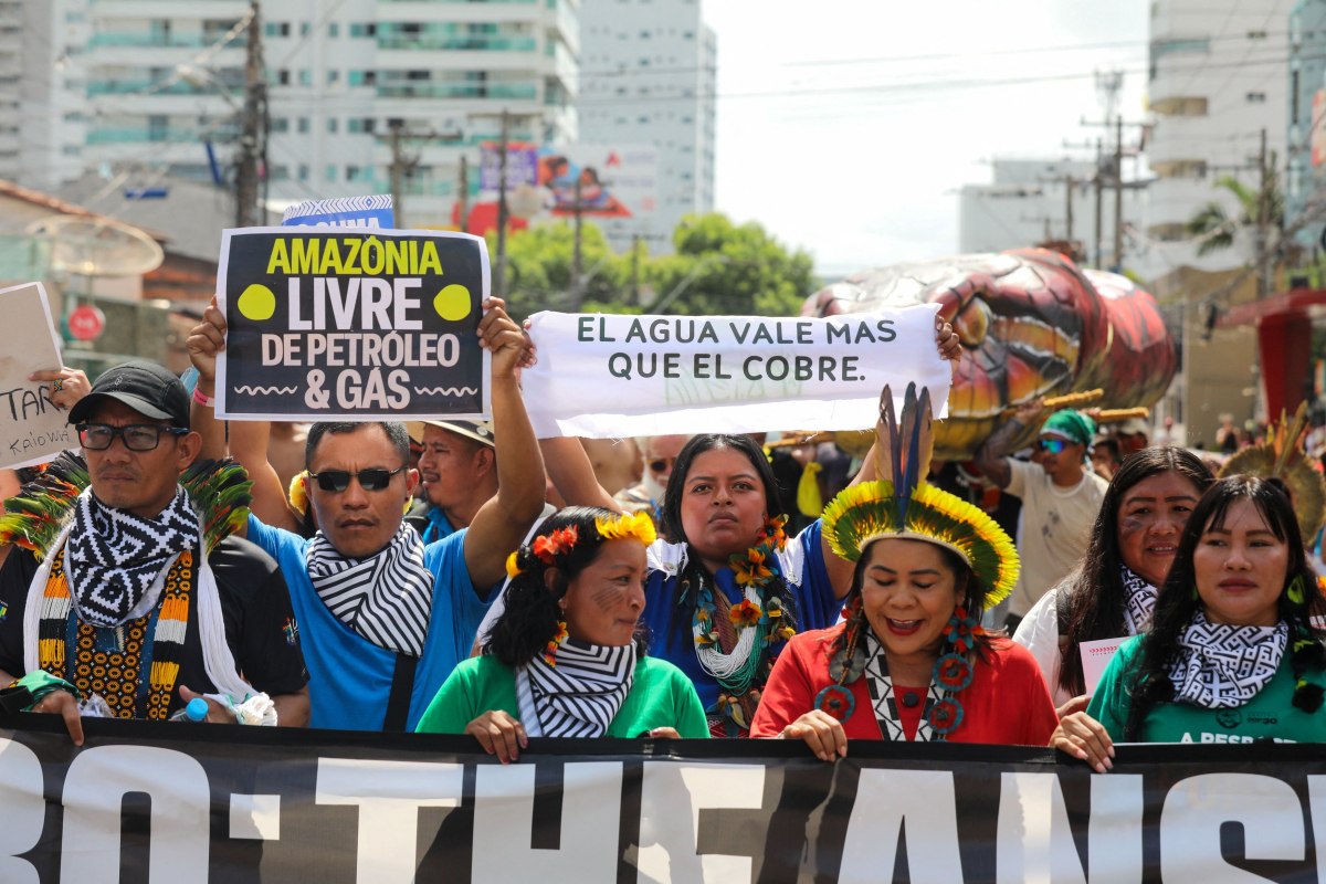 Αυτόχθονες του Αμαζονίου ζητούν κλιματική δικαιοσύνη έξω από τον χώρο της COP30 (Reuters)