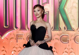 Η Αριάνα Γκράντε ξεκαθαρίζει ξανά: Σταματήστε να σχολιάζετε τα σώματα και τις ζωές των άλλων