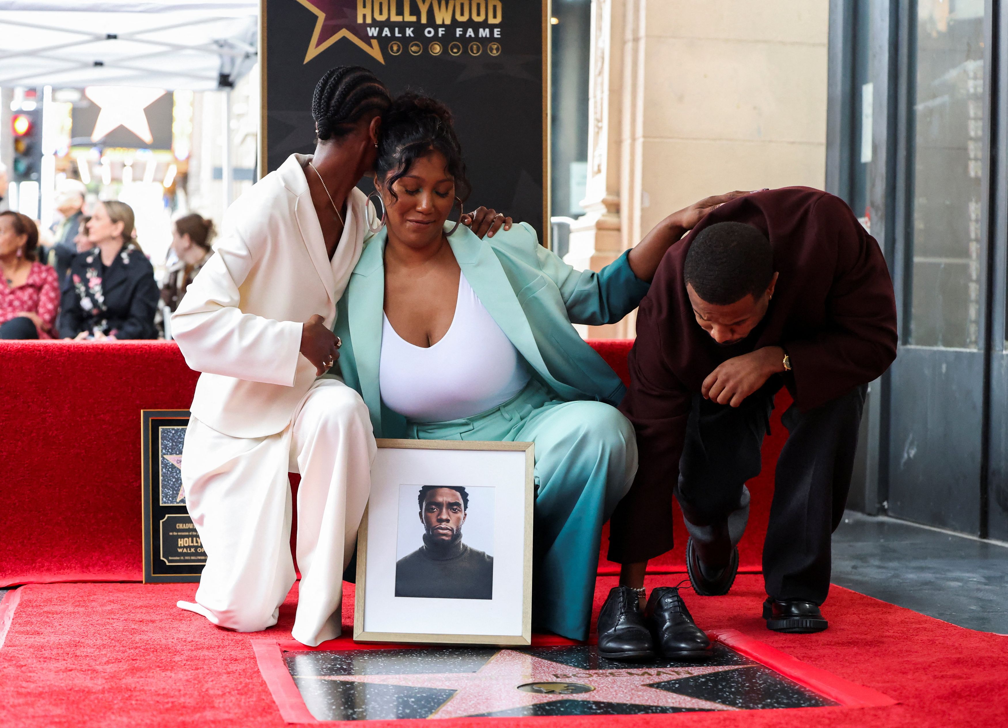 Δάκρυα και Wakanda Forever: Ο Τσάντγουικ Μπόουζμαν απέκτησε το δικό του αστέρι στη Λεωφόρο της Δόξας, πέντε χρόνια μετά τον θάνατό του