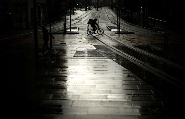 ΕΕ: Ποιες ευρωπαϊκές χώρες αντιμετωπίζουν τον μεγαλύτερο κίνδυνο φτώχειας