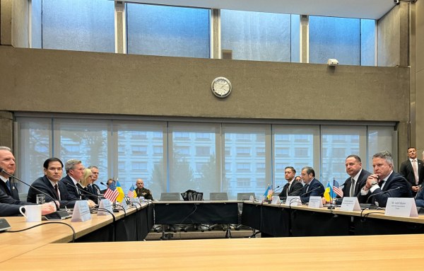 Ουκρανία: Συγκρατημένη αισιοδοξία για τις διαπραγματεύσεις στη Γενεύη – Δεύτερος γύρος τη Δευτέρα