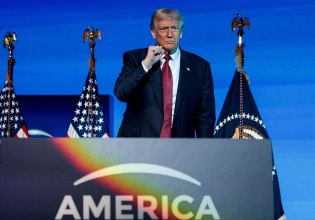 Τραμπ για Ουκρανία: God bless America, κάτι καλό μπορεί να συμβαίνει – Αντιδράσεις Κιέβου και Μόσχας