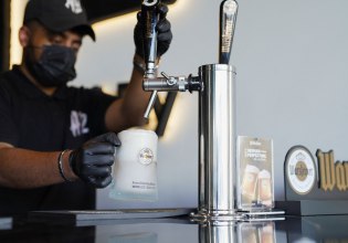 Η Σαουδική Αραβία… κερνάει αλκοόλ – Τα νέα καταστήματα για ξένους