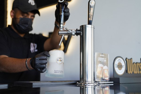 Η Σαουδική Αραβία… κερνάει αλκοόλ – Τα νέα καταστήματα για ξένους