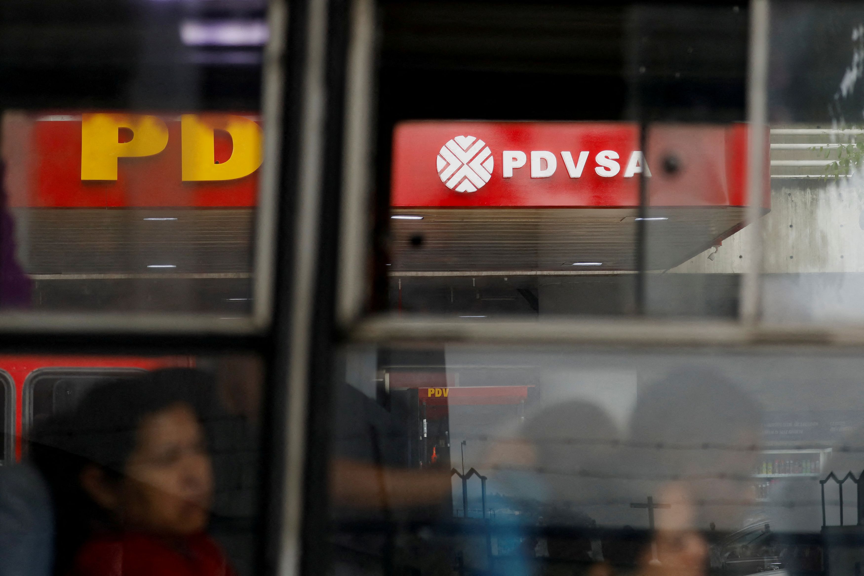 Το λογότυπο της πετρελαϊκής εταιρείας της Βενεζουέλας, PDVSA, στο Καράκας