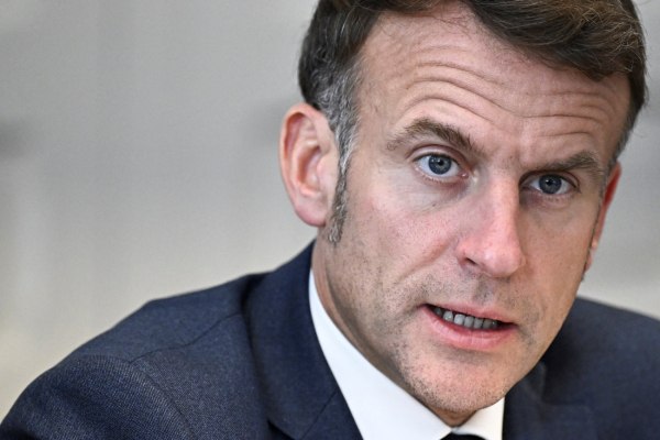 Γαλλία: Ανακοινώνει στρατιωτική θητεία σε εθελοντική βάση με φόντο τον πόλεμο στην Ουκρανία