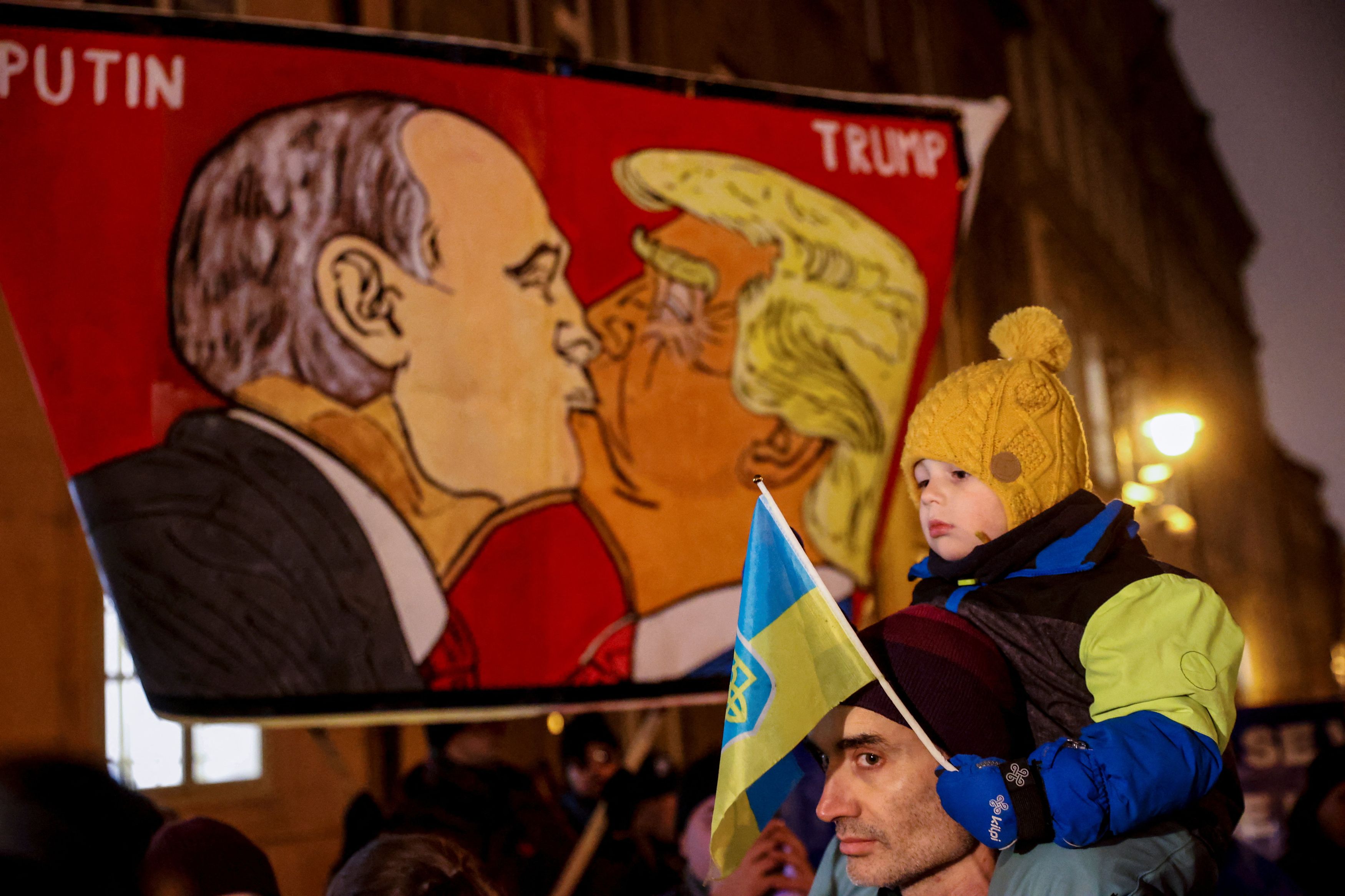 «Φιλί» Τραμπ - Πούτιν