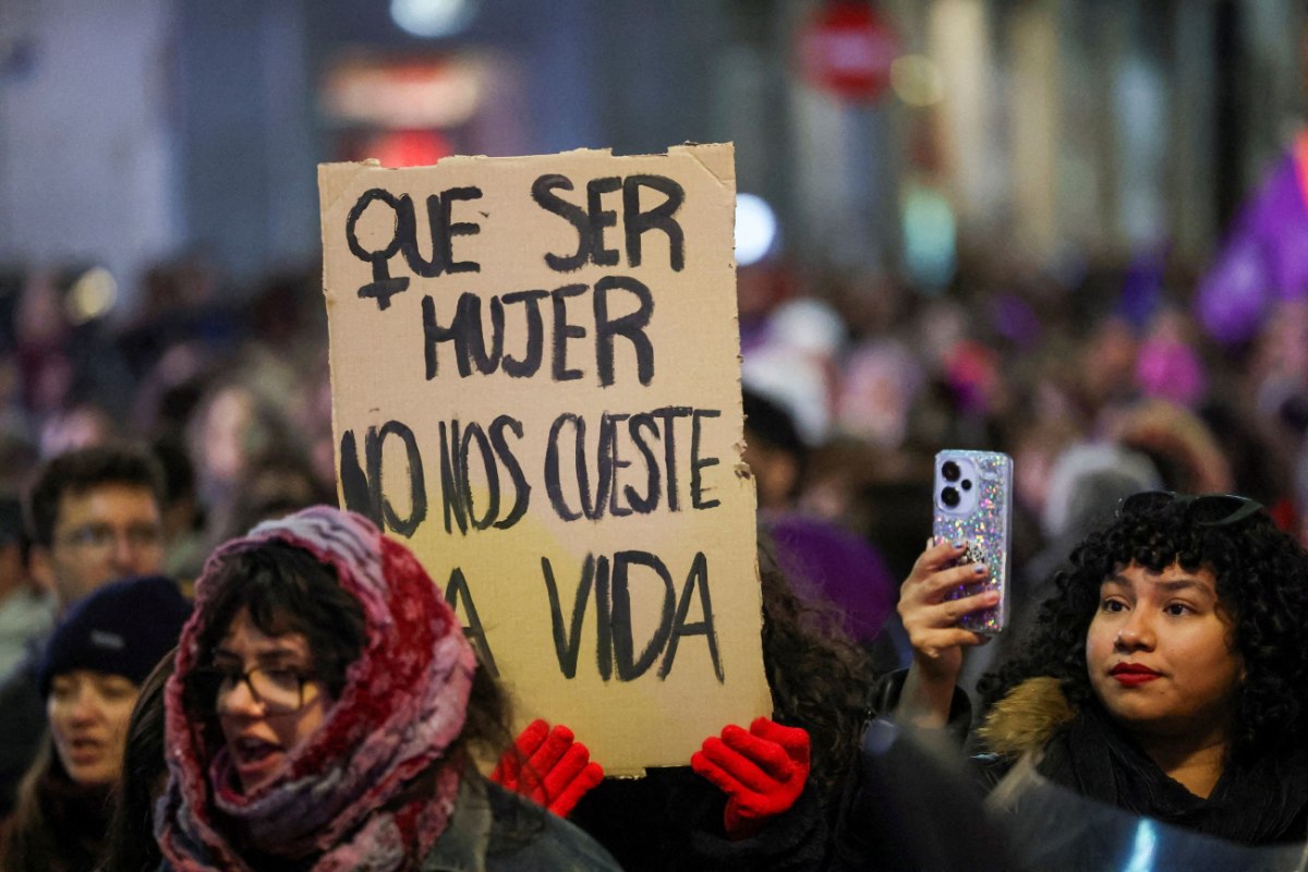 Τα στοιχεία για τη βία κατά των γυναικών σε Ελλάδα και Ευρώπη – Η ανισότητα των φύλων ξεκινά από την οικονομία