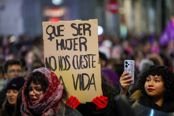 Τα στοιχεία για τη βία κατά των γυναικών σε Ελλάδα και Ευρώπη – Η ανισότητα των φύλων ξεκινά από την οικονομία