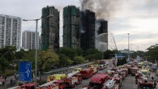 Χονγκ Κονγκ: Στους 55 οι νεκροί από τους φλεγόμενους πύργους – Οι μπαμπού σκαλωσιές στο «μικροσκόπιο»