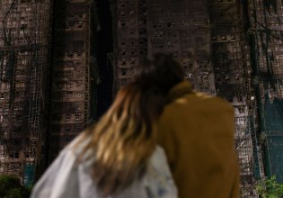 Χονγκ Κονγκ: Στους 83 οι νεκροί από τους φλεγόμενους πύργους – Συγκλονιστικές μαρτυρίες ενοίκων